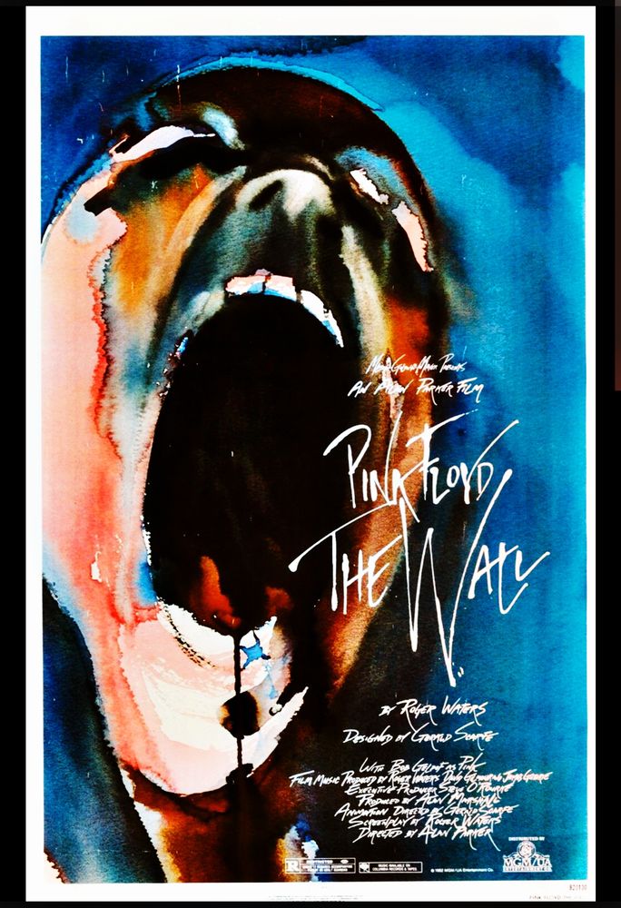 Peinture, gros plan sur une bouche grande ouverte, la tête en arrière,un peu de travers hurlant le titre :
" Pink Floyd . The Wall "
Qui est écrit juste du côté droit de la bouche.