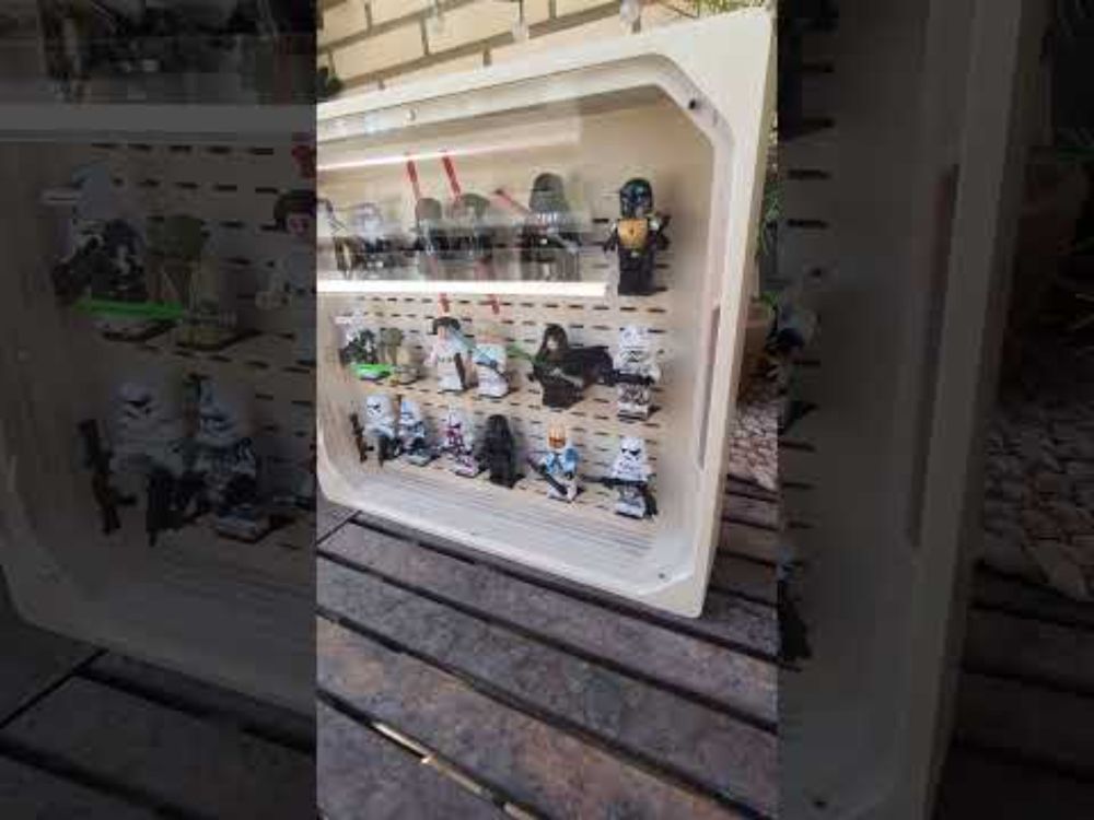 Expositor de madera para mini figuras Lego #madera #maker #lego