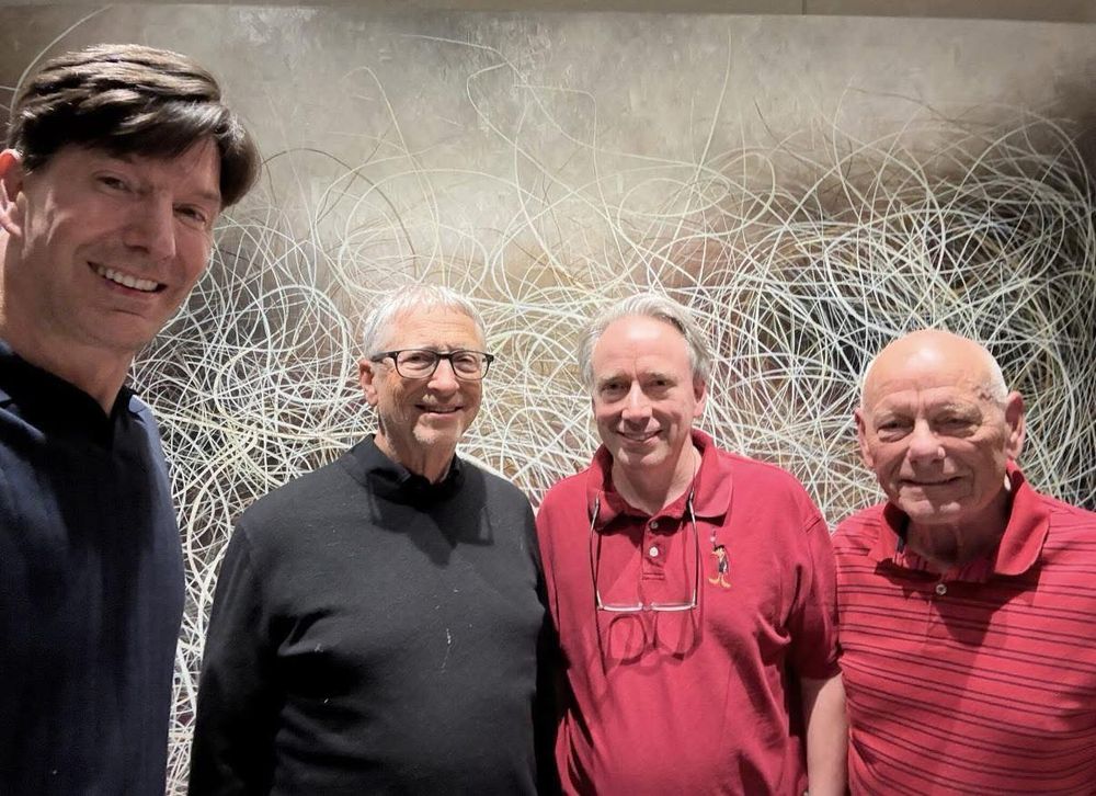 Linus Torvalds & Bill Gates just met each other for the first time