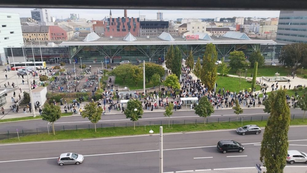 Polizeigroßeinsatz in Linz: Entwarnung nach Bombendrohung am Linzer Hauptbahnhof