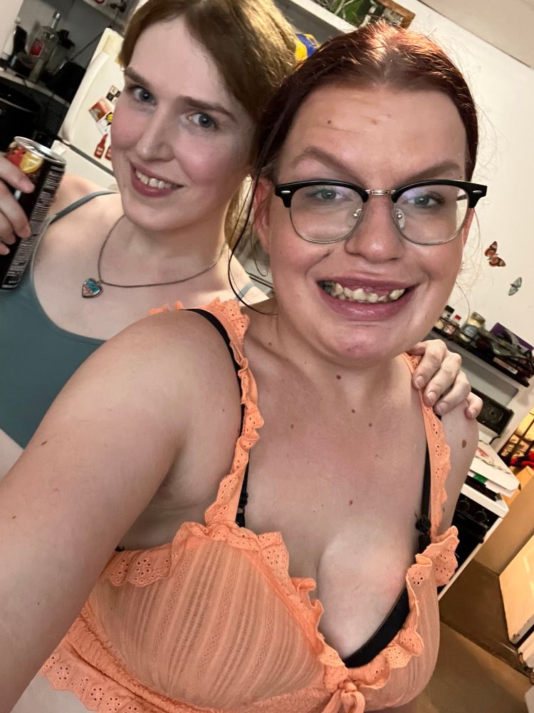 amanda with her bestie melinda celebrating their joint cancerian birthdays <3