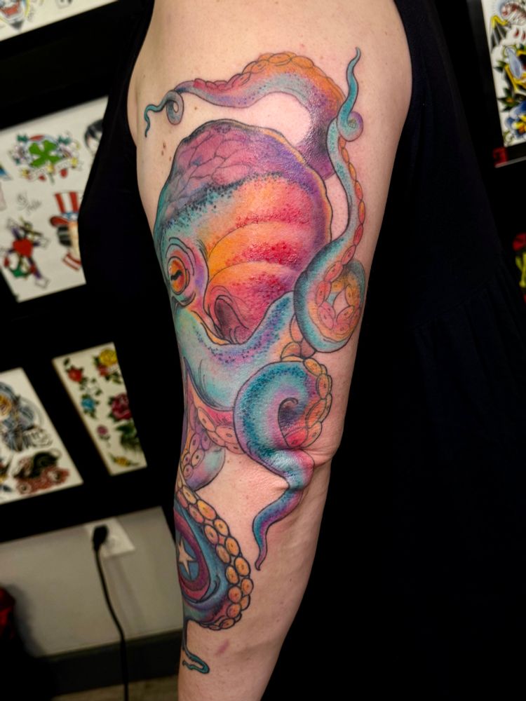 Continued view to the side of the arm where we see the back of the octopus mantle 