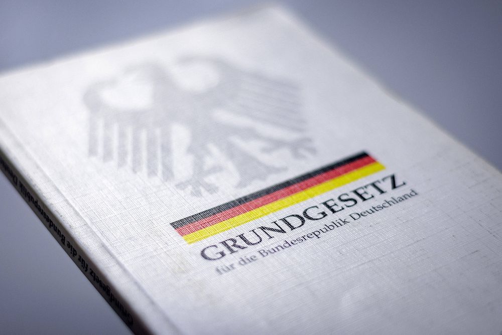 Foto eines Grundgesetzbuchs