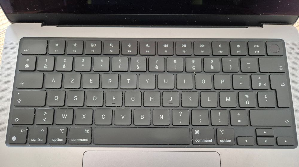 An azerty keyboard. Many characters used in programming are not visible.