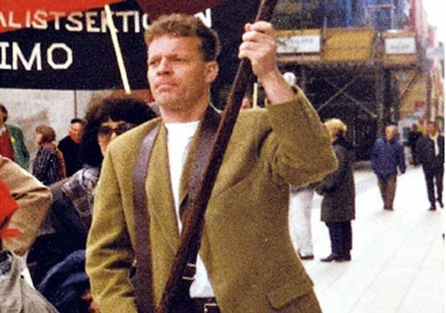 Mikael Söderberg auf einer anarchosyndikalistischen Demo.