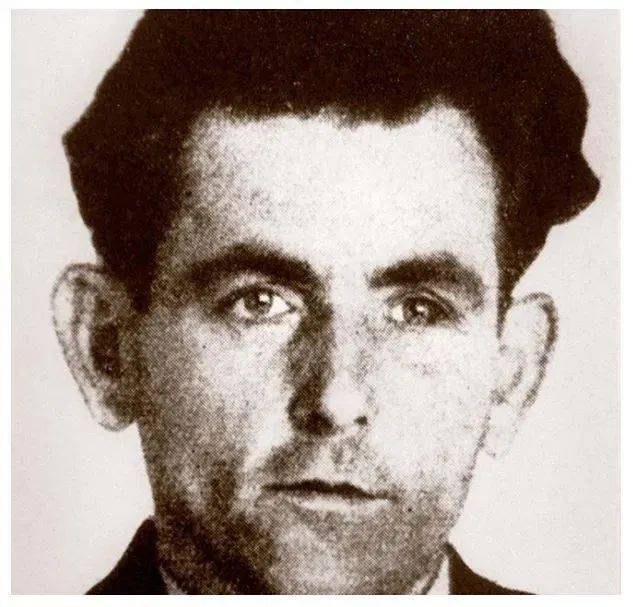 Schwarz weisses Portraitfoto von Georg Elser