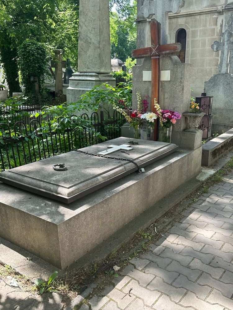 Photo of a chained tombstone at Bellu Cemetery, Bucharest, Romania. Photograph by Dawn Berkoski 
