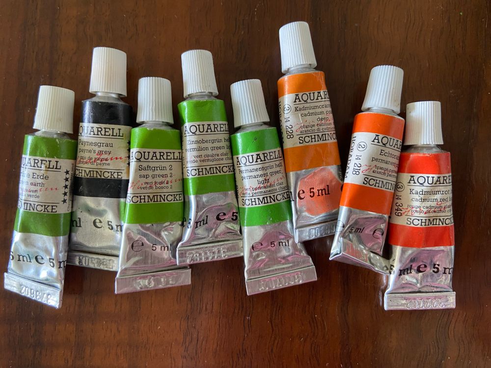 8 Tuben Schmincke-Aquarellfarbe, hauptsächlich in grün und orange 