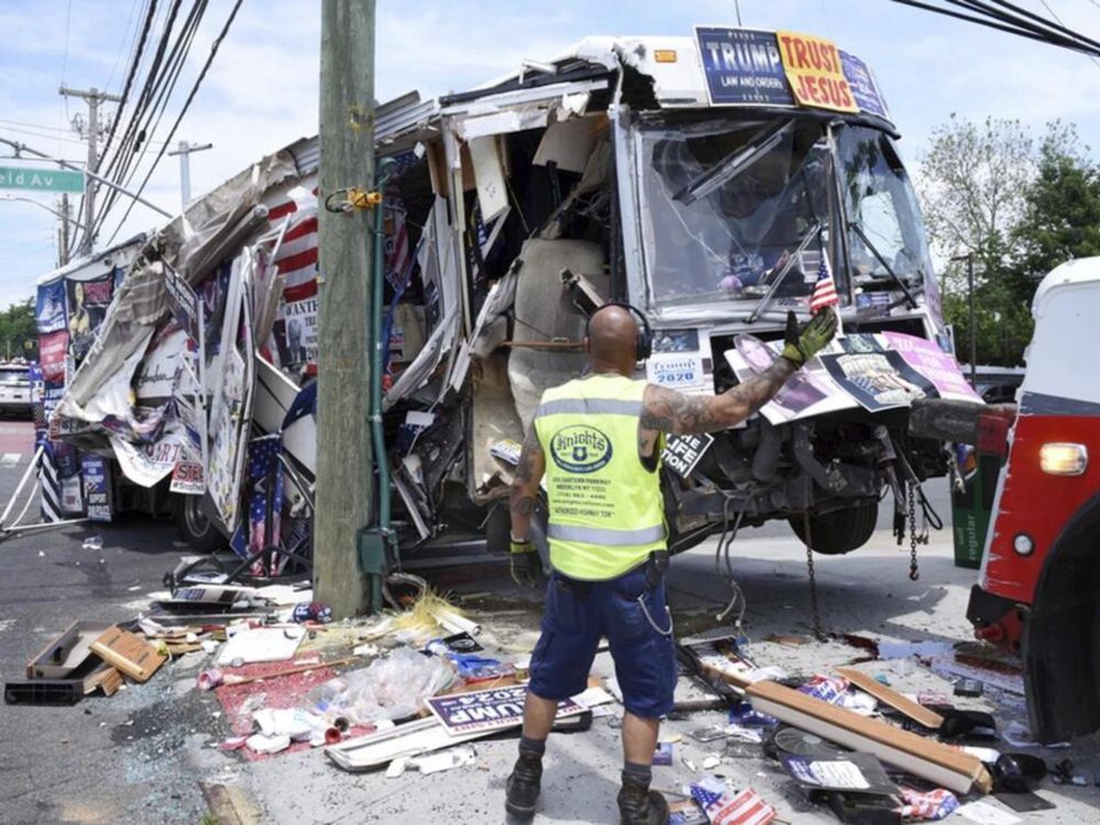 Trump fans’ bus loaded with MAGA merchandise crashes in New York City - NewsBreak