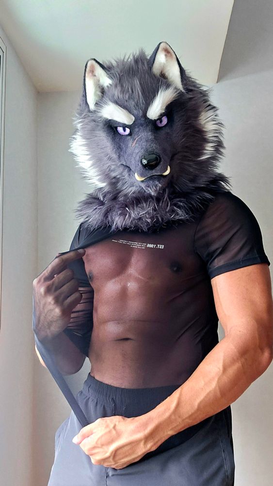 Blaidd cosplayer pulling his mesh shirt and cause it to be semi transparent, showing his muscular body inside.