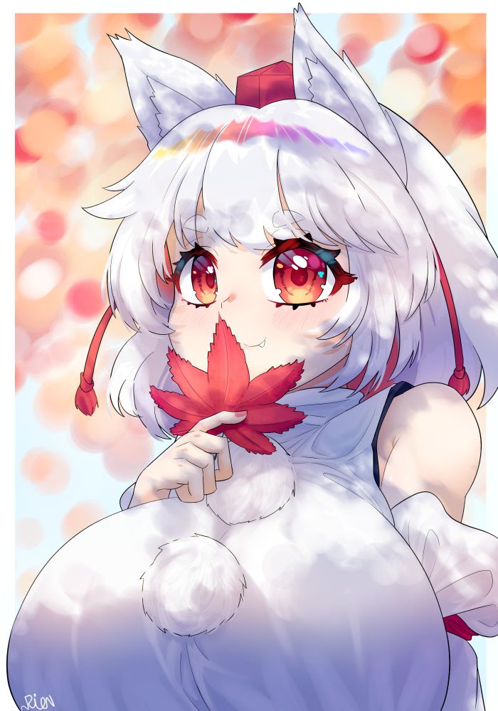 Momiji Inubarashi holding a Momiji