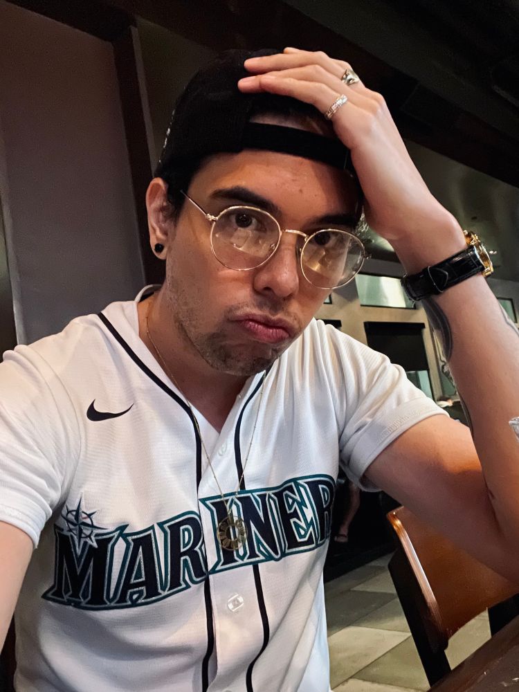 me in a Mariners jersey 