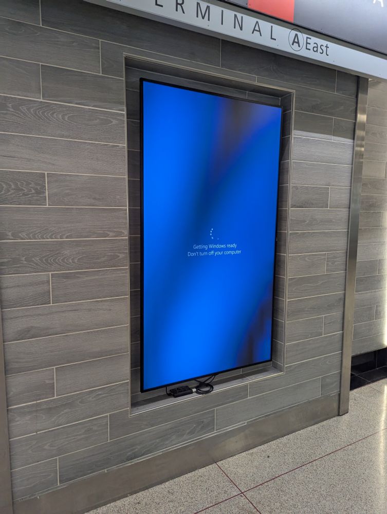 A large display showing a "Getting Windows Ready" screen