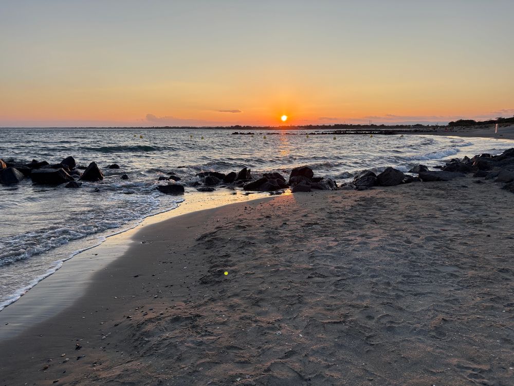 La plage au coucher du soleil 