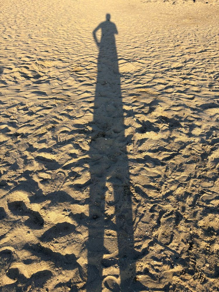 Mon ombre sur le sable