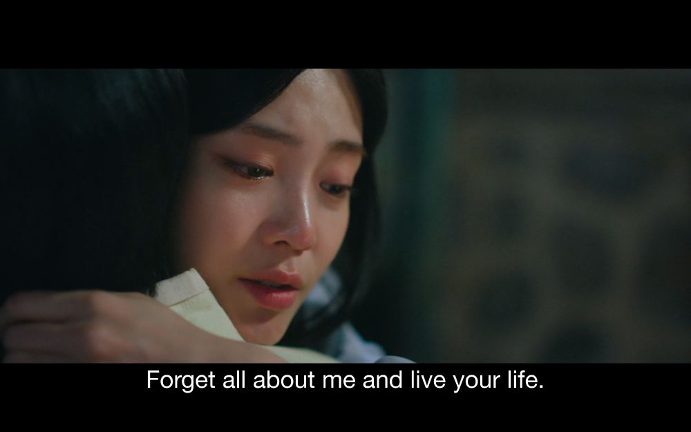 jooran hugs jeongnyeon tightly, with tears freely spilling from her eyes now, she tells her, "Forget all about me and live your life. (...)" 