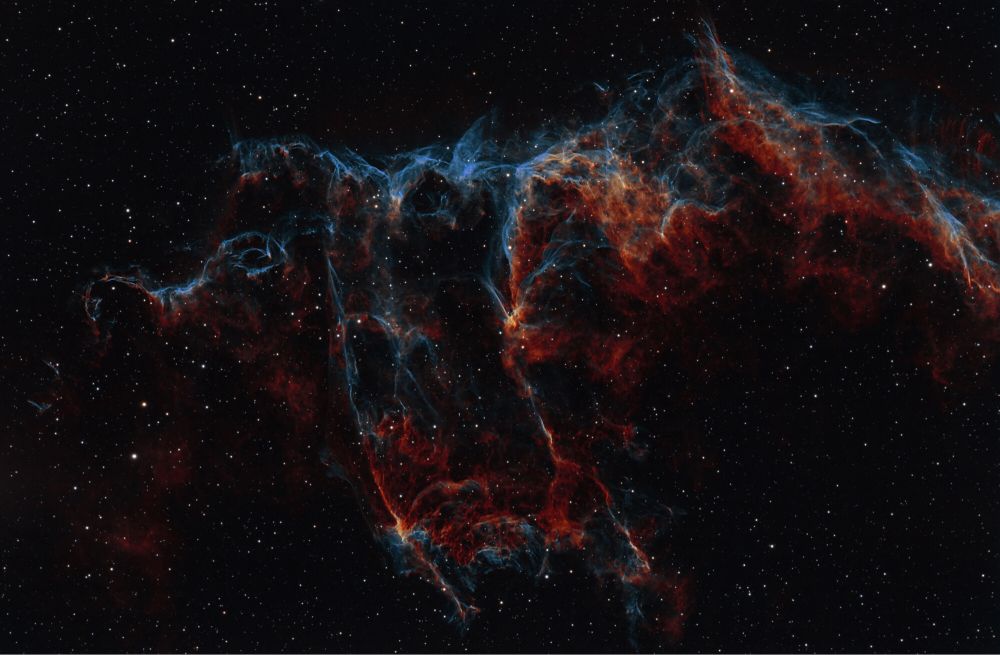 NGC 6995 is part of the Eastern Veil Nebula.
It’s shape resembles a bat and so it’s called The Bat Nebula