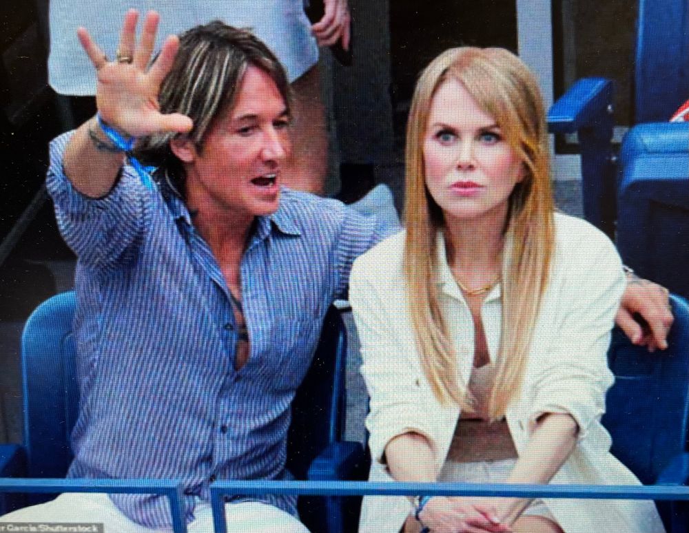 Keith Urban, red-faced, gestures wildly while talking to Nicole Kidman, who stares forward with a middle-distance dissociative expression. 
