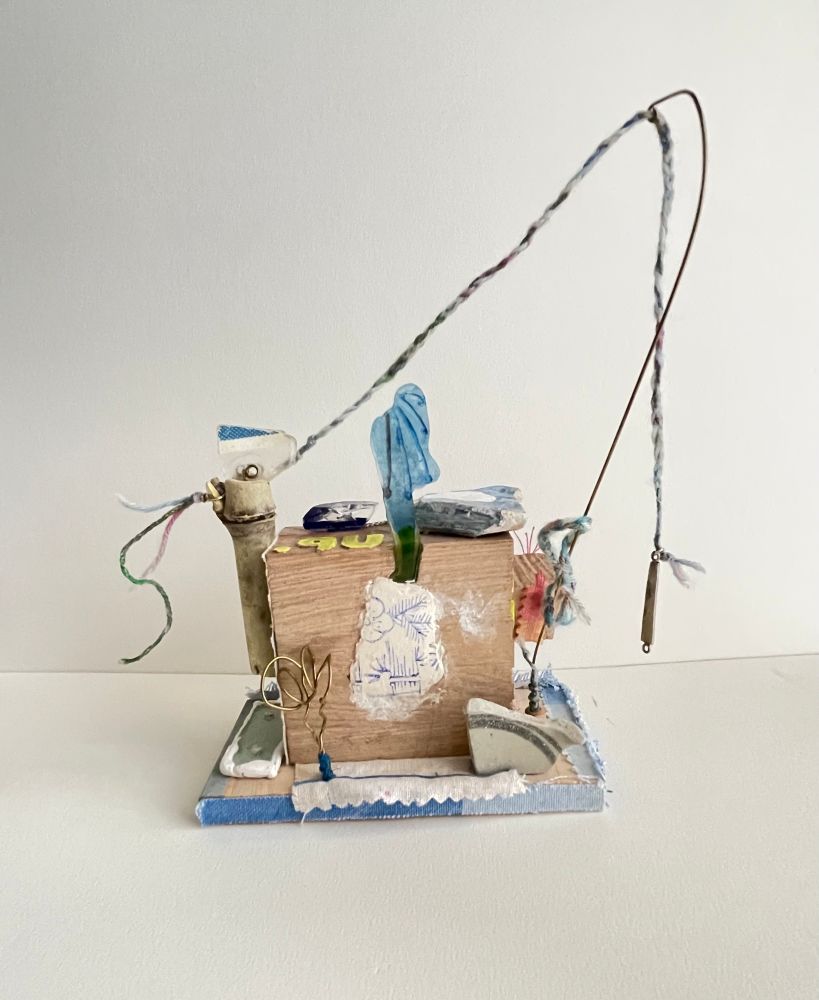 色々な断片を組み合わせてつくった造形の片面