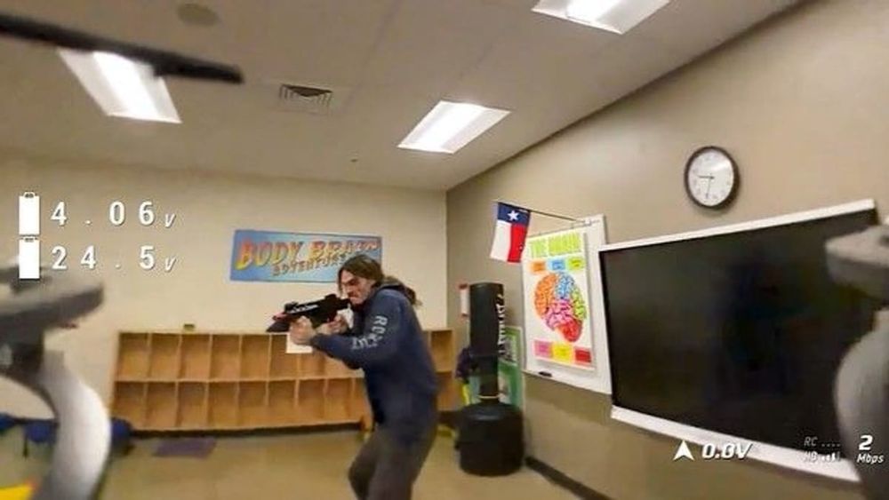 In den USA gibt es immer wieder Schießereien und Amoktaten an Schulen. Ein neues Drohnensystem soll Abhilfe schaffen. So funktioniert der "Schulhof-Schutzengel".