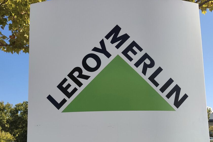 Esta icónica lámpara de Leroy Merlin cuesta menos de 13 euros y es ideal incluso para salones pequeños 