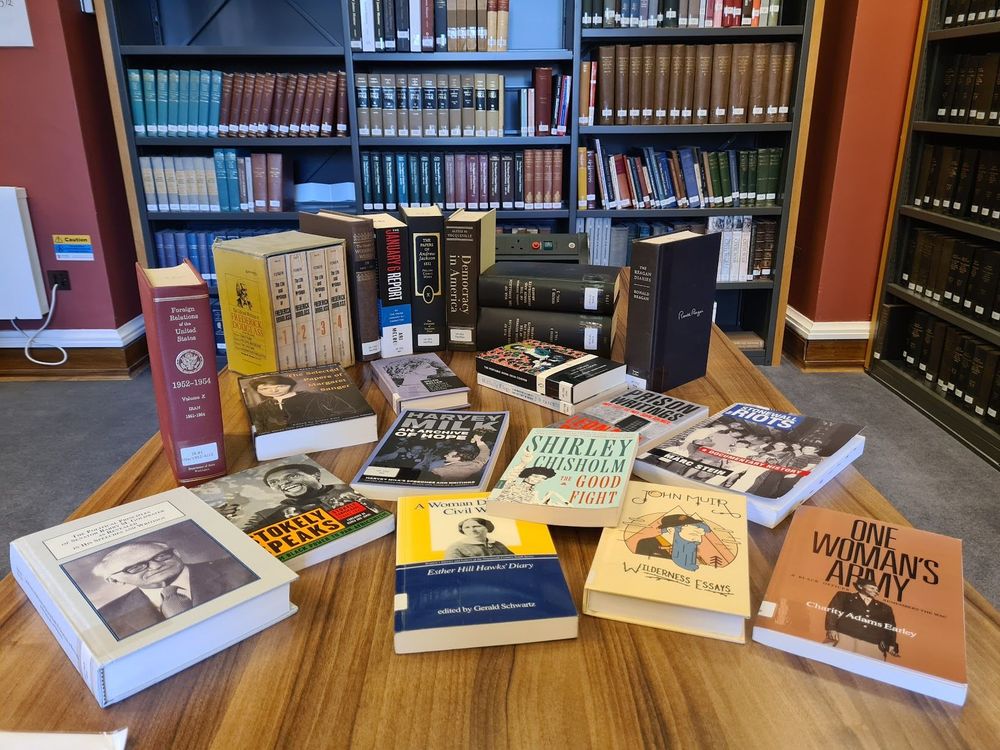 Image showing a range of materials on US history which can be found in the IHR Library
