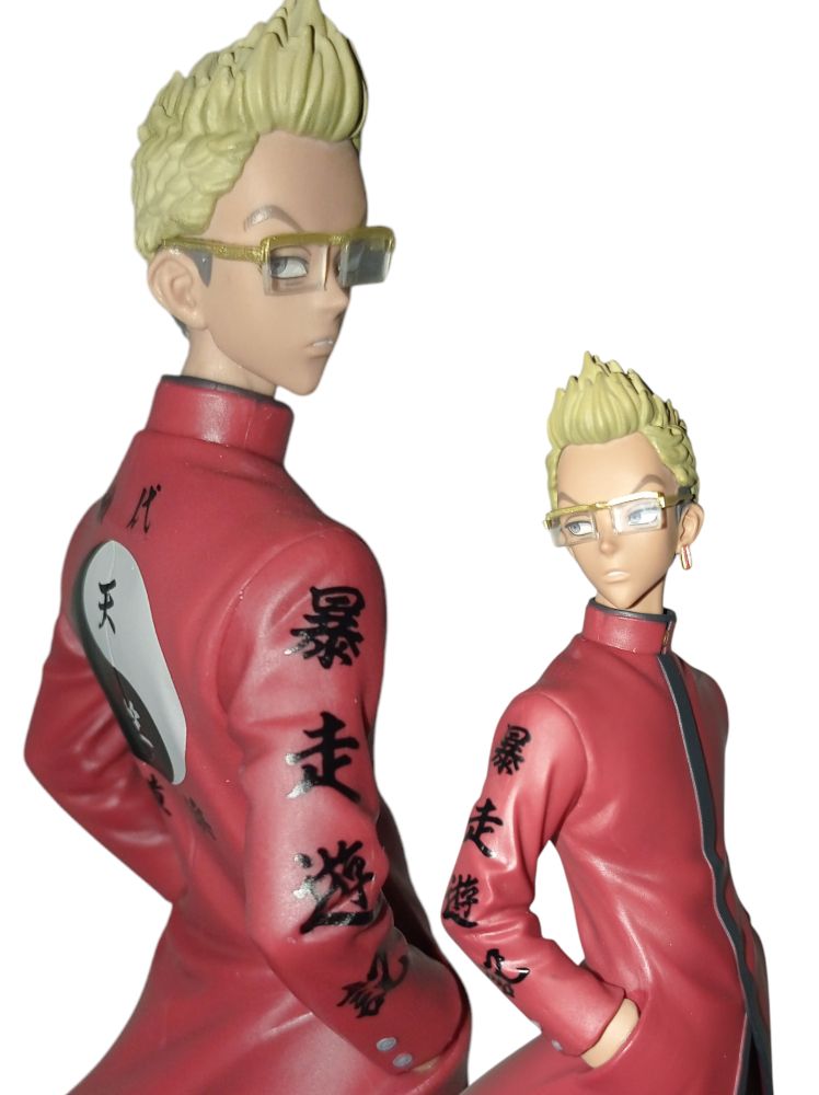 Tetta Kisaki (稀咲 鉄太 Kisaki Tetta) es uno de los antagonistas de la serie de anime Tokyo Revengers, es un personaje destacado por su alta inteligencia y manipulación, tiene un rencor contra Takemichi Hanagaki.