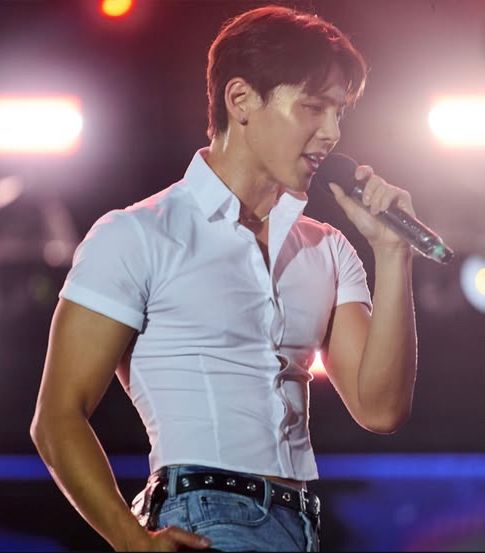 Monsta x shownu performing on stage at waterbomb 