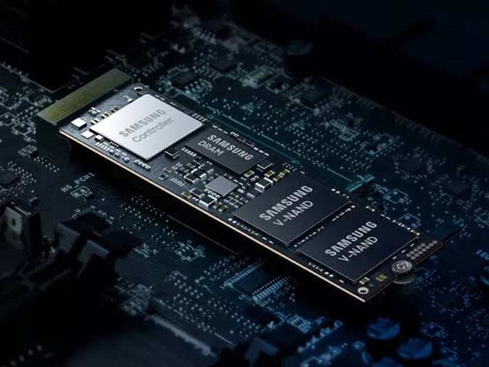 Samsung Mulai Produksi Massal SSD PM9E1 untuk Komputer AI