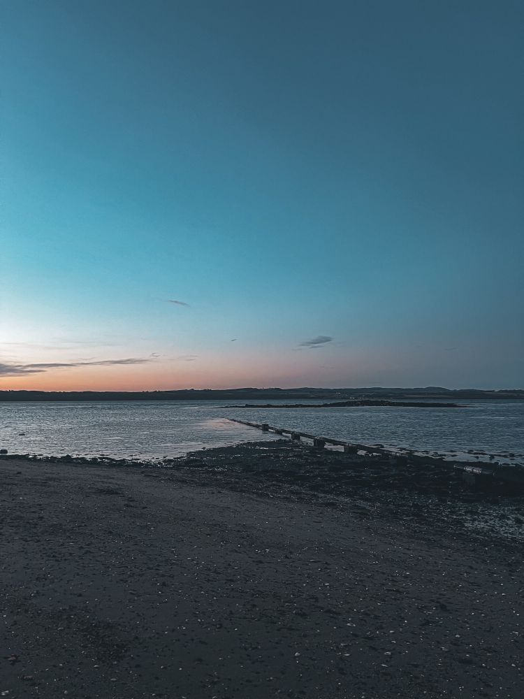 The photo shows a beach in Fife at sunrise on a cold morning. 