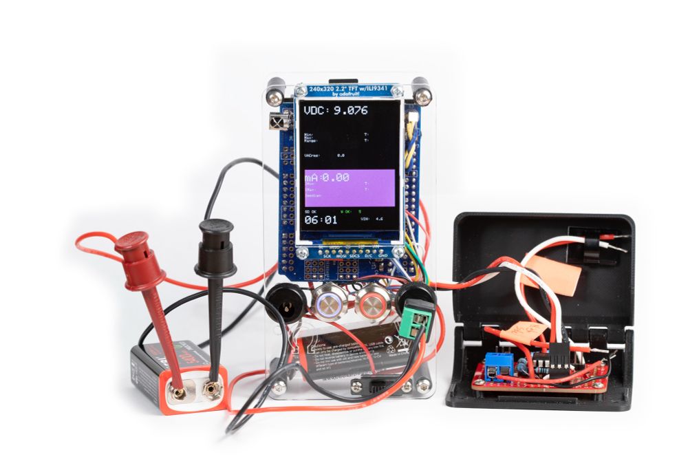An Arduino DMM reading a battery and connected to an ammeter module. 