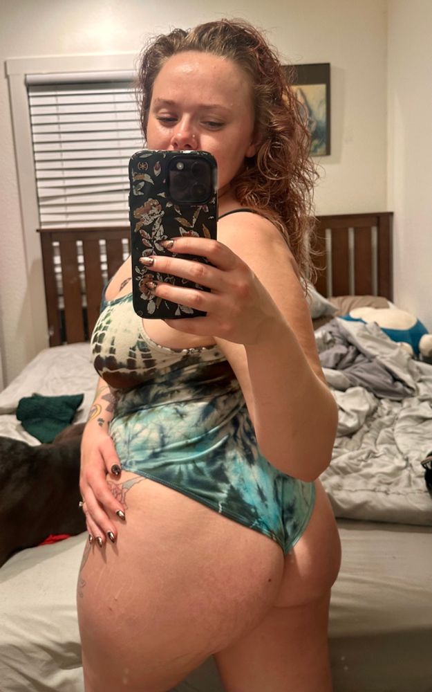A curvy woman with her booty