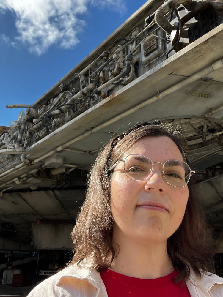 Selfie of me standing beneath the Millenium Falcon at Galaxy’s Edge in Walt Disney World