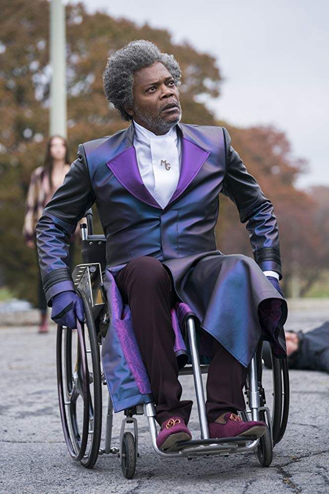 Imagem de samuel jackson como o mr. Glass, um personagem com um corpo muito frágil