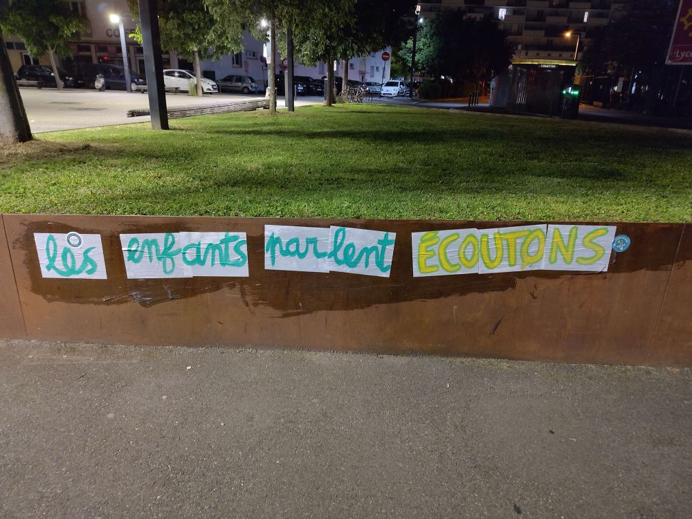 Collage : les enfants parlent, écoutons 