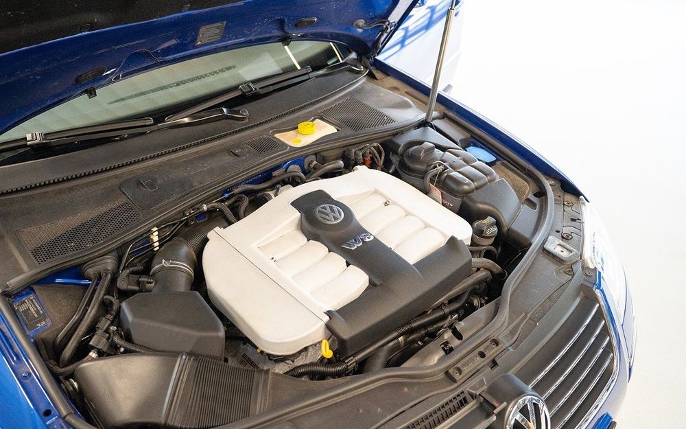 2004 Volkswagen Passat W8