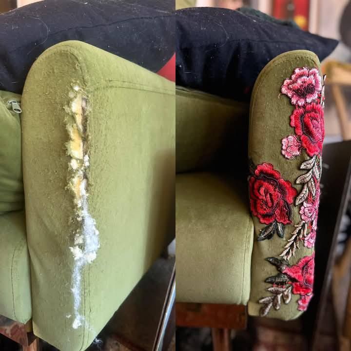 A gauche :Coude de canapé vert ouvert, on voit la mousse, le tissu est déchiré
A droite : le même coude mais reprisé avec des roses en broderie qui recouvre la déchirure et un peu le coude aussi de manière harmonieuse