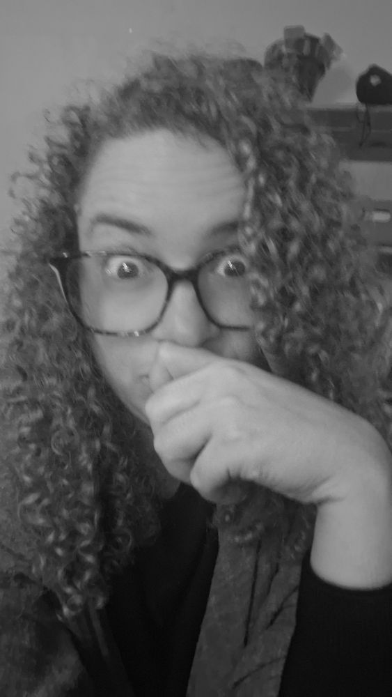 Selfie noir et blanc 
Choquée 