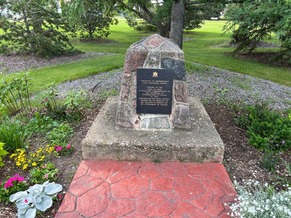 Centenary monument 

“CENTENNIAL OF CONFEDERATION
LEDUC CENTENNIAL GARDEN

ERECTED BY THE TOWN OF LEDUC IN PERMANENT COMMEMORATION OF THE CENTENNIAL OF CONFEDERATION IN CANADA IN 1967.

CONSTRUCTION WAS MADE POSSIBLE
THROUGH THE CO-OPERATION OF THE PROVINCE OF ALBERTA AND THE
GOVERNMENT OF CANADA.”