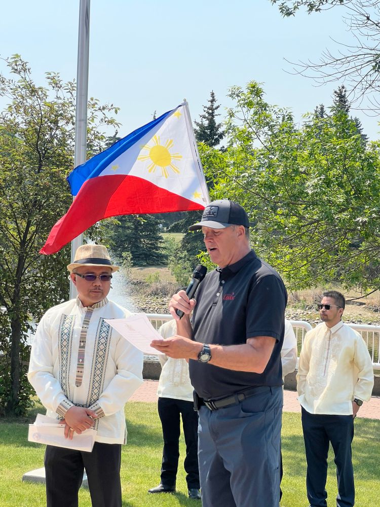 Roger Villa of the Filipino-Canadian Association of Leduc with Mayor Bob Young as Mayor Young reads a proclamation.