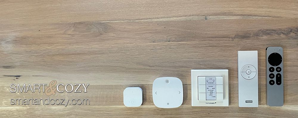 Das https://smartandcozy.com Logo neben Smart Home Fernbedienungen von Ikea, Homematic, Velux und Apple
