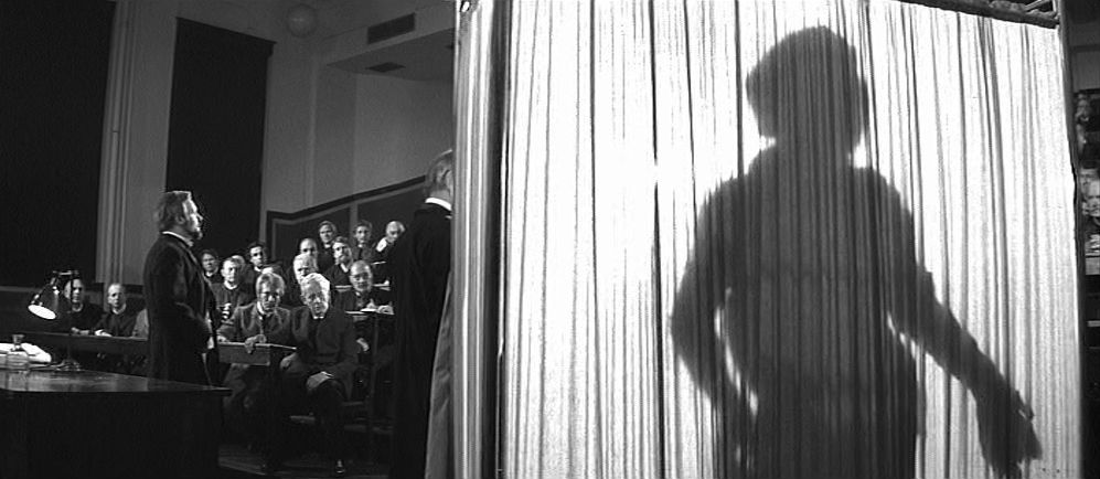 John Merrick behind the curtain in David Lynch’s THE ELEPHANT MAN (1980)