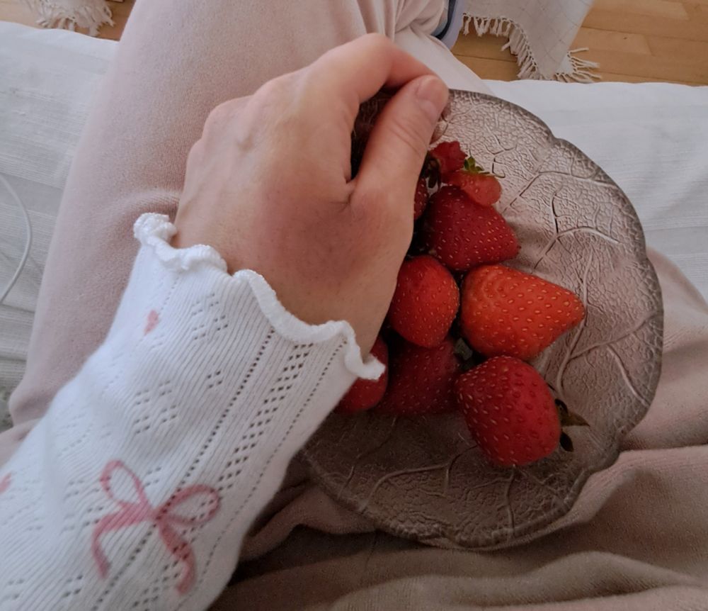 I burned my hand 🥲 but I'm okay bc I have strawberrays