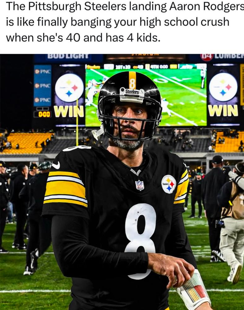 Aaron Rodgers in a Steelers uniform 