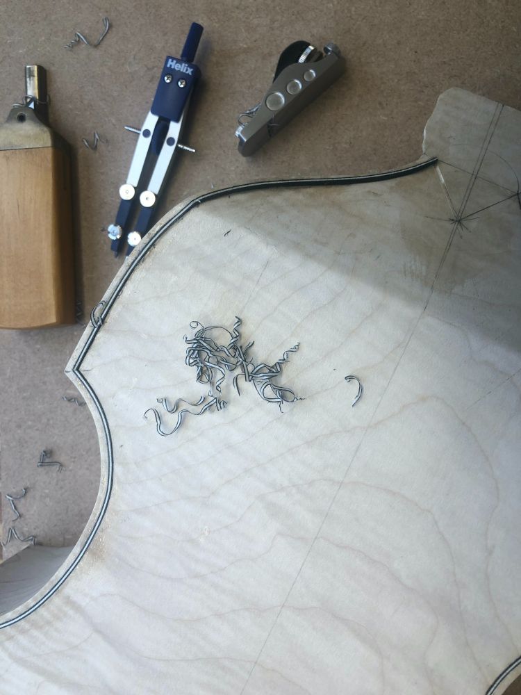 Inlaying the perfling strip in the upper bout and over the back fold