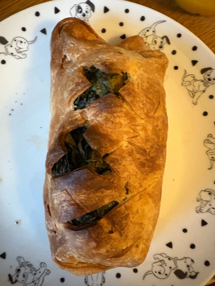 Unsliced quorn roast wellington 