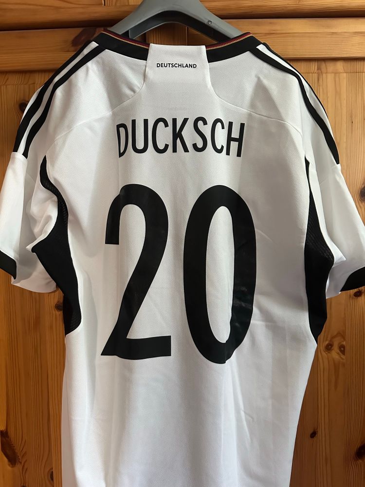 Trikot der 🇩🇪 Nationalmannschaft mit Flock #20 und „Ducksch“
