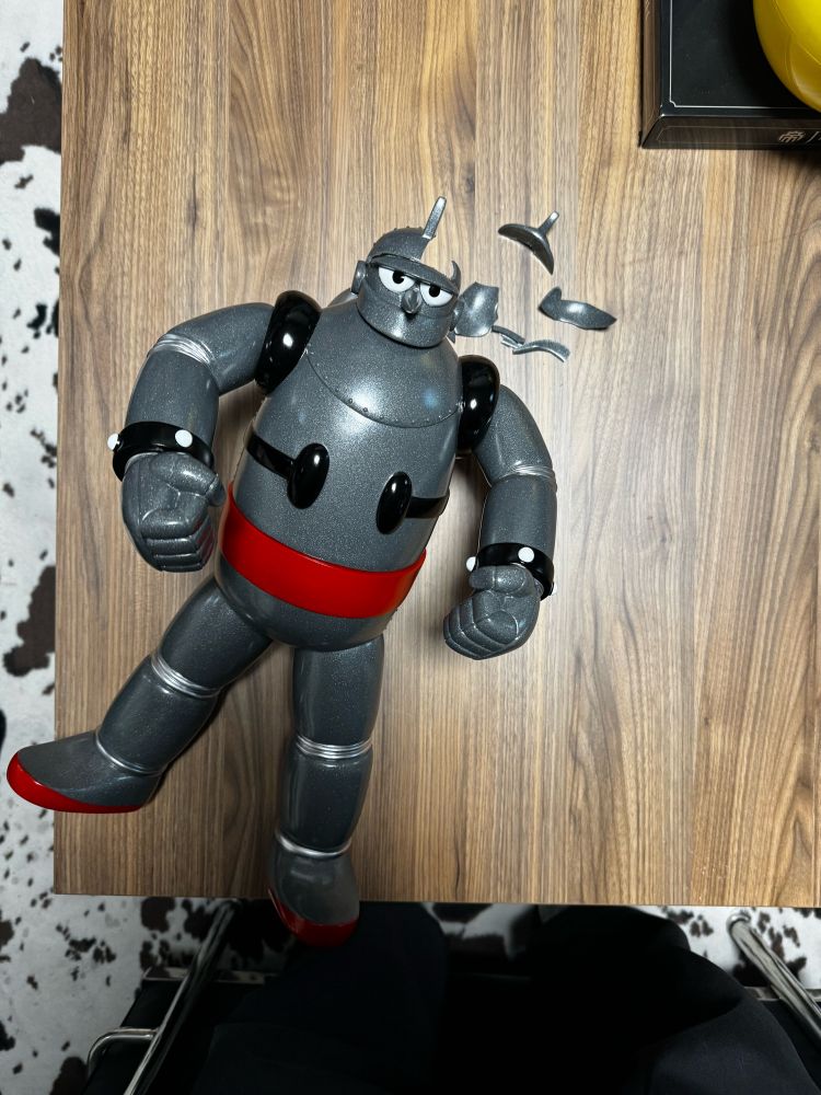 鉄人28号も震度5には耐えれなかった🥺頭破壊