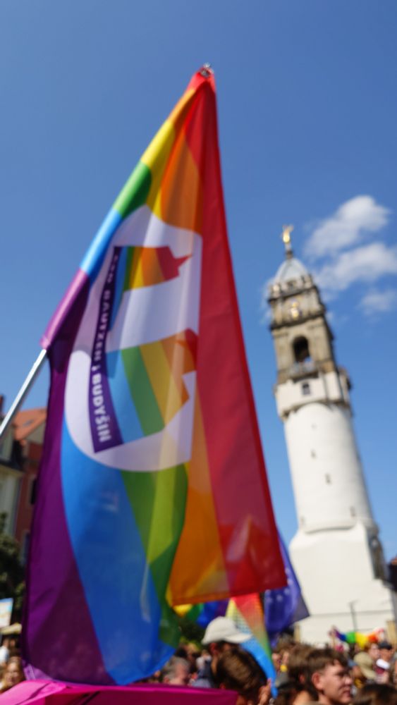 CSD Bautzen Fahne vor dem Reichenturm