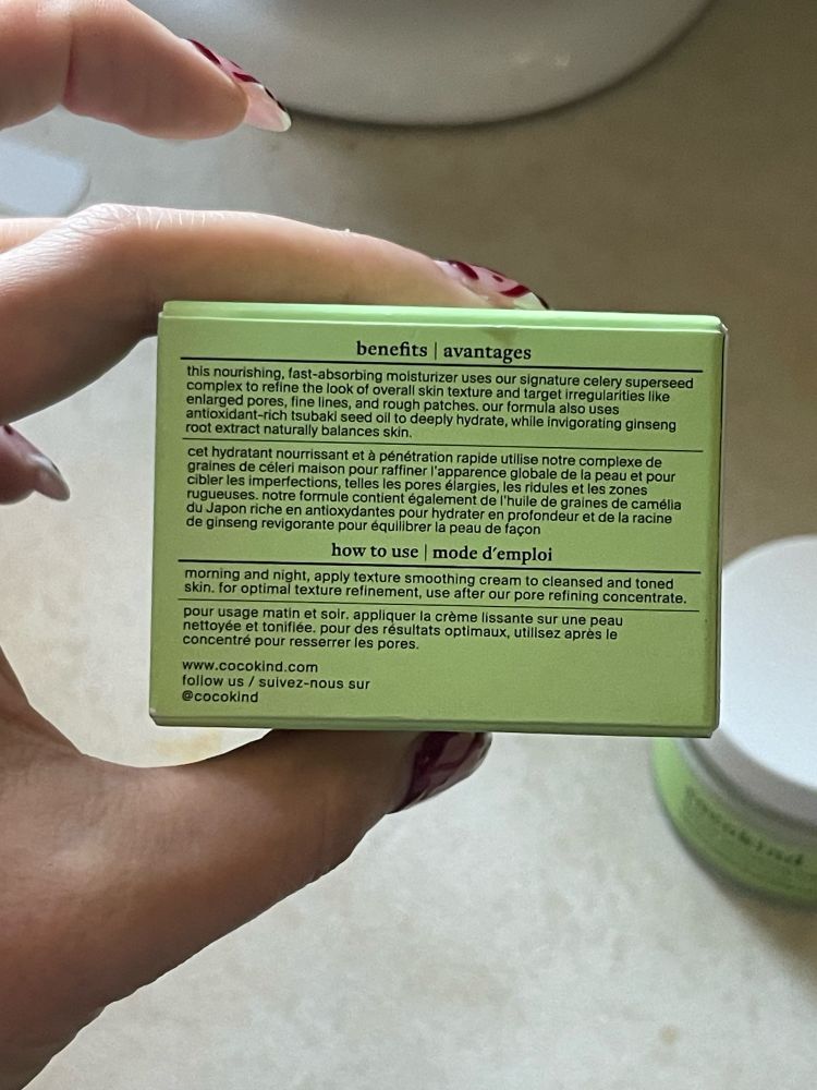 benefits | avantages
this nourishing, fast-absorbing moisturizer uses our signature celery superseed complex to refine the look of overall skin texture and target irregularities like enlarged pores, fine lines, and rough patches. our formula also uses
antioxidant-rich tsubaki seed oil to deeply hydrate, while invigorating ginseng root extract naturally balances skin.

how to use | mode d'emploi
morning and night, apply texture smoothing cream to cleansed and toned skin. for optimal texture refinement, use after our pore refining concentrate.